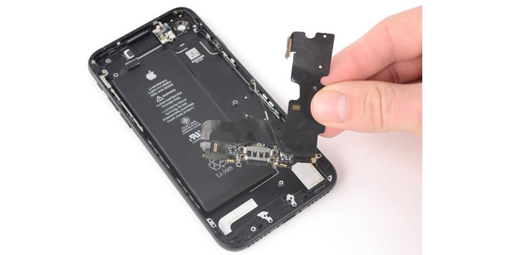 تعویض فلت شارژ گوشی iPhone 7