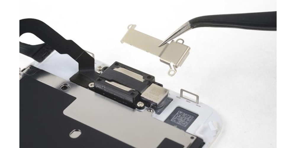 تعویض اسپیکر مکالمه گوشی iPhone 8