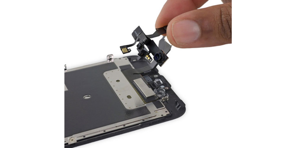 تعویض دوربین جلو و فلت سنسور گوشی iPhone 8