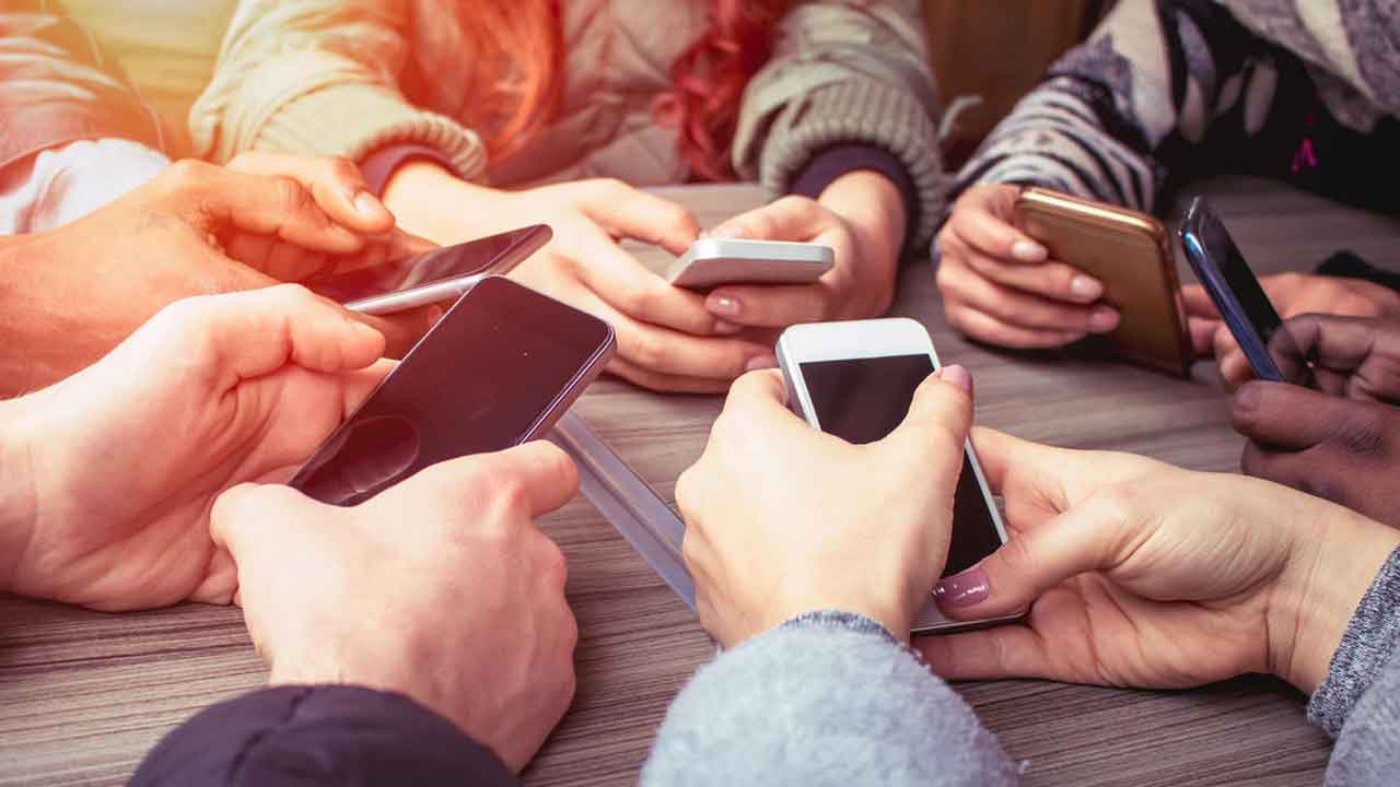 مضرات استفادۀ بیش از حد از گوشی
