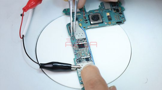 تعمیر Samsung S7 edge که روشن نمی شود
