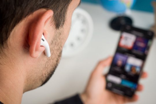 Apple AirPods 3 امسال با یک ویژگی جالب و جدید پا به بازار می گذارد