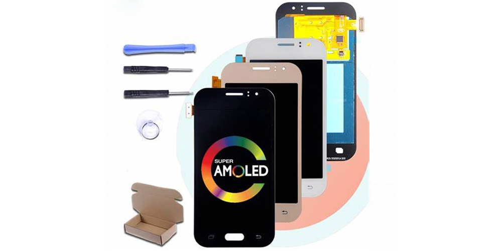 چند نوع ال سی دی j1 ace سامسونگ که در کنار یکدیگر به صورت ردیفی قرار گرفته اند و ابزارهای تعمیر و تعویض نیز در کنار آنها دیده می شوند