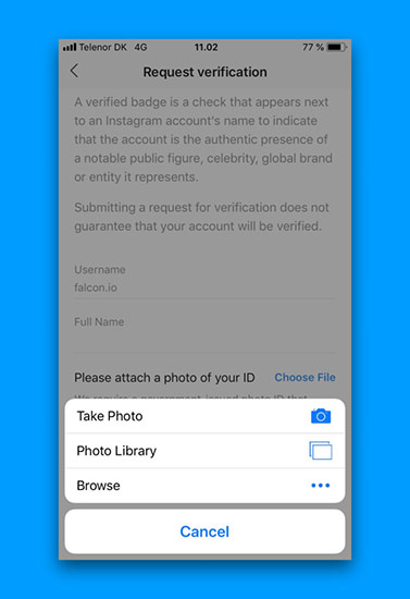 با دوربین گوشی خود از مدارک خود، یک عکس واضح بگیرید 