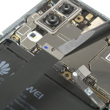 کانکتور کابل منعطف صفحه نمایش را از سوکتش جدا کنید