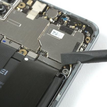 کانکتور کابل منعطف اصلی را از مادربورد جدا کنید