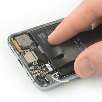 پورت شارژ و کابل منعطف اصلی را بردارید