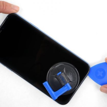 چسب لبه بالای گوشی را جدا کنید در آیفون ایکس اس مکس