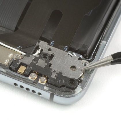 کاور مادربورد ثانویه را بردارید