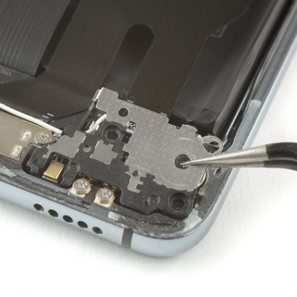 کاور مادربورد ثانویه را بردارید