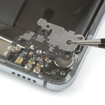 کاور مادربورد ثانویه را بردارید