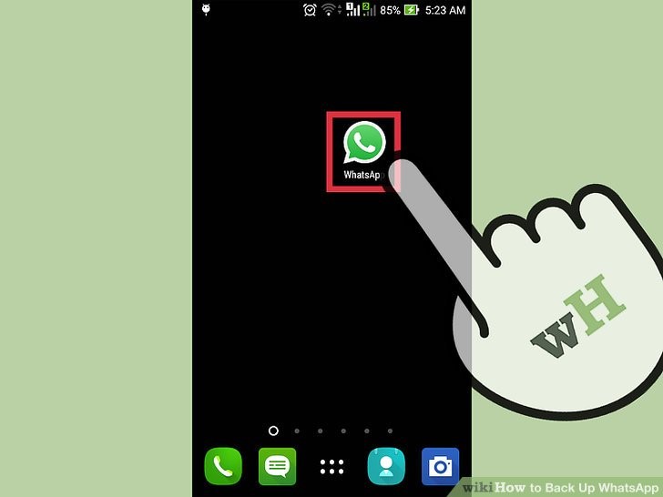 برای باز کردن واتس اپ روی برنامه واتس اپ ضربه بزنید