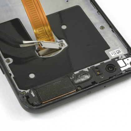 کابل منعطف صفحه نمایش را جدا کنید
