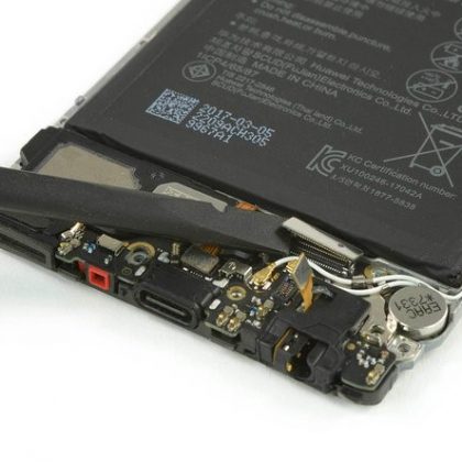 کابل منعطف جک هدفون، کابل منعطف بلندگو و کابل منعطف اصلی را جدا کنید