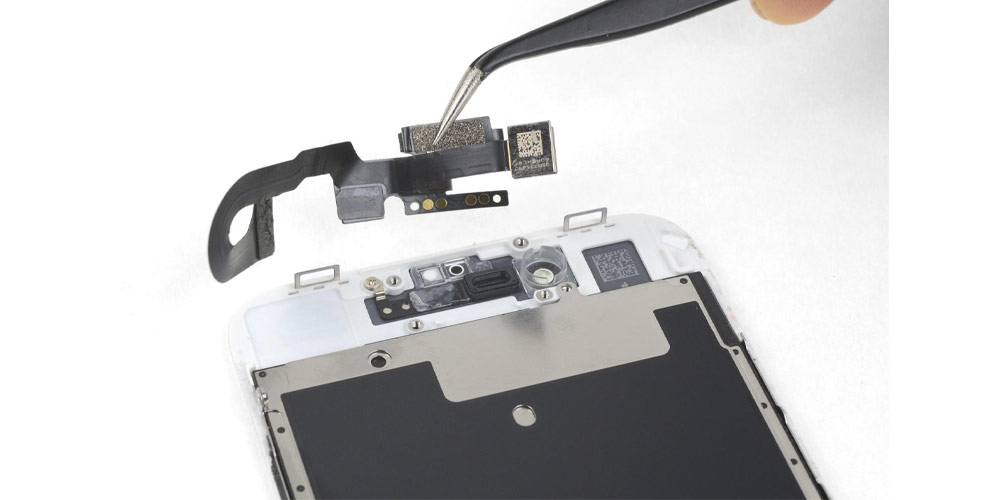 تعویض دوربین جلو گوشی iPhone SE 2020