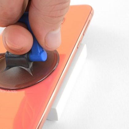 شکاف کوچکی ایجاد کنید در سامسونگ گلکسی S10e