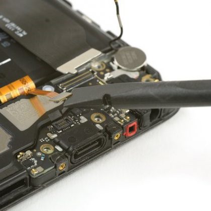 کابل جک هدفون و کابل منعطف بلندگو را جدا کنید