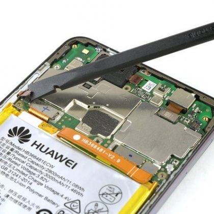 کانکتور دکمه پاور و دکمه تغییر حجم صدا را اهرم کنید