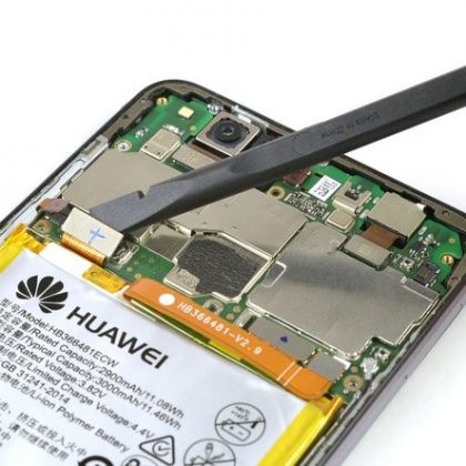 کانکتور دکمه پاور و دکمه تغییر حجم صدا را اهرم کنید