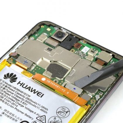 کانکتور دکمه پاور و دکمه تغییر حجم صدا را اهرم کنید