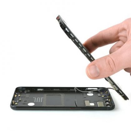 قاب پشت را از روی گوشی جدا کنید در هواوی P10