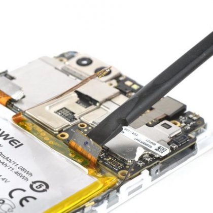 کانکتور باتری و کابل متصل به بورد ثانویه را جدا کنید.