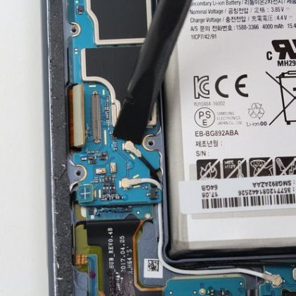 کابل های آنتن مشکی و سفید را جدا کنید