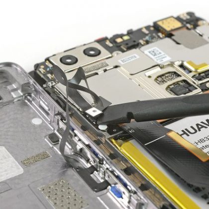 کابل منعطف سنسور اثرانگشت را جدا کنید و قاب عقب را بردارید