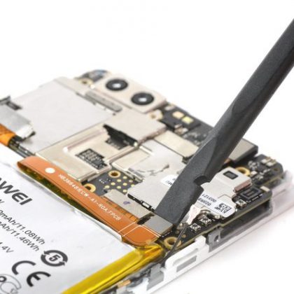 کانکتور باتری و کابل متصل به بورد ثانویه را جدا کنید.