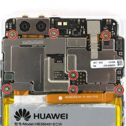 پیچ های مربوط به بلندگوی گوشی را باز کنید.