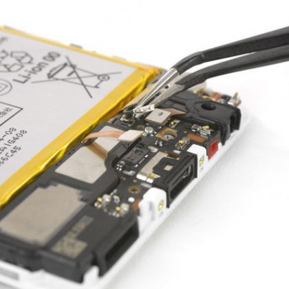 کانکتورهای روی فلت شارژ را آزاد کنید