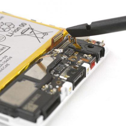 کانکتورهای روی فلت شارژ را آزاد کنید