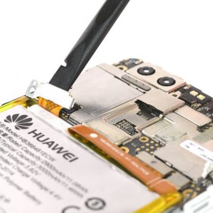 کابل دکمه حجم صدا و دیجیتایزر را آزاد کنید.