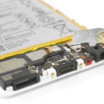 براکت روی فلت شارژ را بردارید