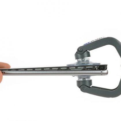 صفحه نمایش را از قاب عقب جدا کنید