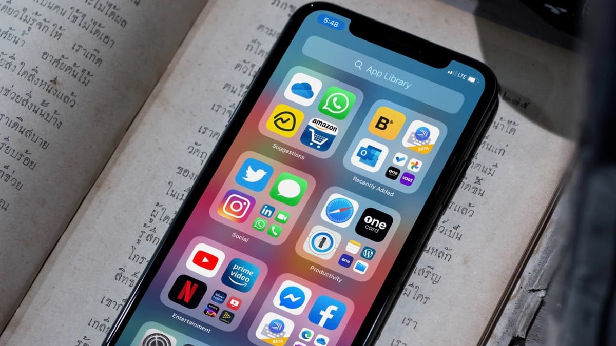 بررسی اپ لایبرری آیفون در iOS 14