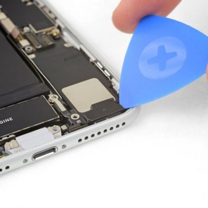 کابل منعطف فلت وای فای را از لبه بالایی بلندگو جدا کنید