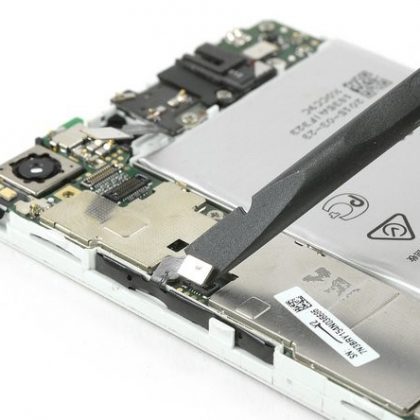 کانکتور دکمه پاور و دکمه تغییر حجم صدا را جدا کنید