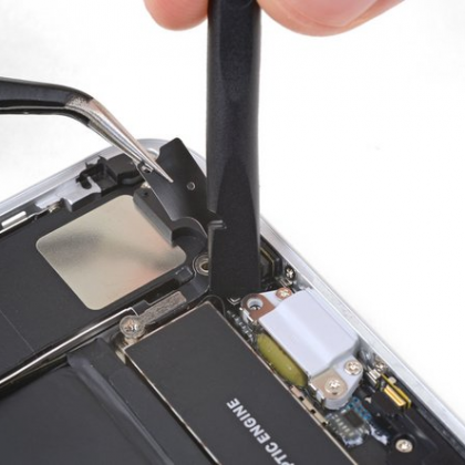 طرف دیگر کابل منعطف فلت وای فای را از سوکتش جدا کنید.