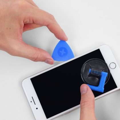 کاردک را در لبه پایین به گوشه راست بکشید