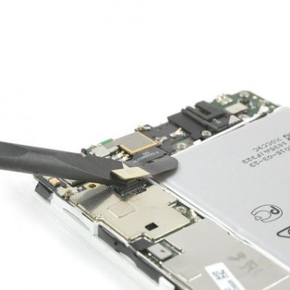 کانکتورهای کابل منعطف جک هدفون و دوربین جلو را آزاد کنید