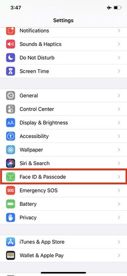 به سمت پایین اسکرول کنید و روی گزینه Face ID & Passcode ضربه بزنید