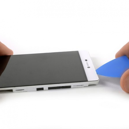 لبه راست ال سی دی را شل کنید