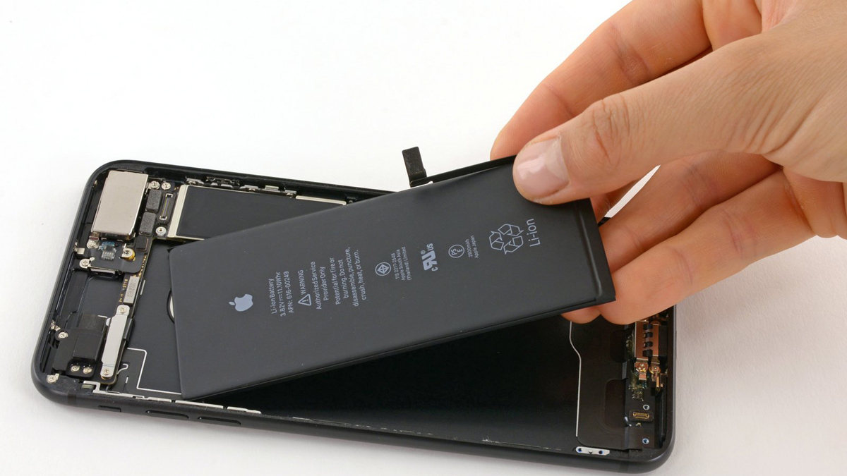 تعویض باتری آیفون 7 پلاس