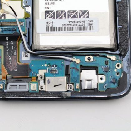 بورد ثانویه I/O در سامسونگ گلکسی S8 Active