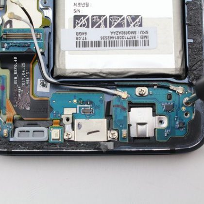 بورد ثانویه I/O در سامسونگ گلکسی S8 Active