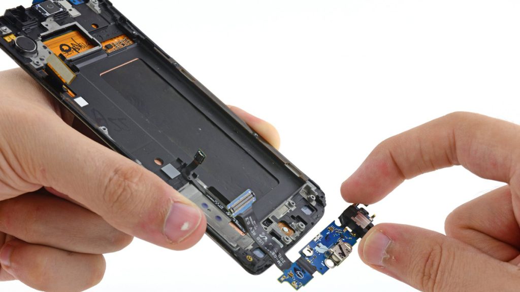 آموزش تعویض برد شارژ گوشی سامسونگ S6 Edge