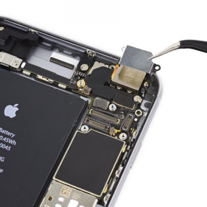 براکت دوربین اصلی گوشی آیفون 6s Plus را بردارید