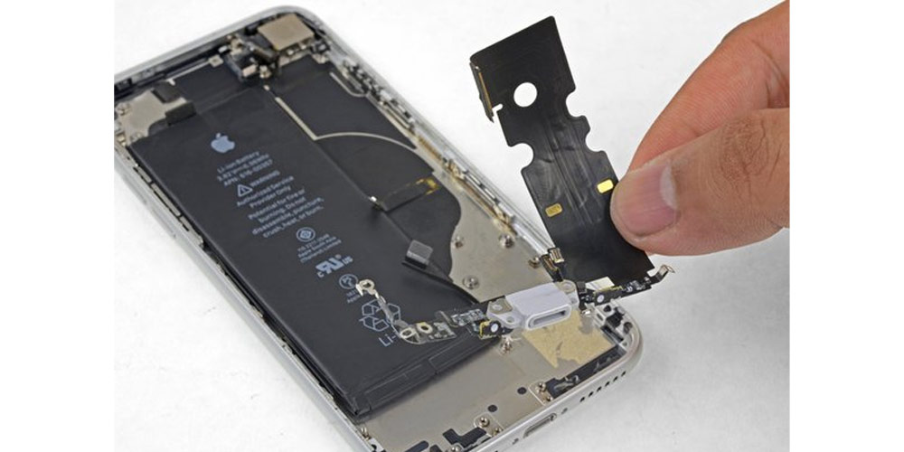 تعویض فلت شارژ گوشی iPhone SE 2020