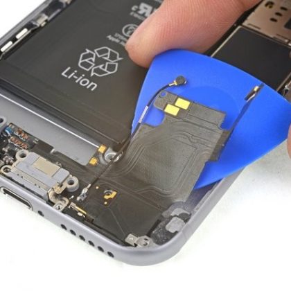 کابل منعطف کانکتور لایتنینگ را به طور کامل جدا کنید